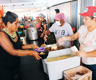 Conheça o MST: movimento oferece alimentação a indígenas no Acampamento Terra Livre em Brasília